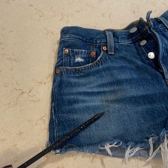 Levi’s short cutoff frayed denim shorts button fly SZ /4 - Picture 2 of 12